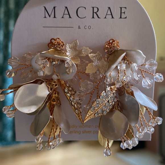 Macrae Wire Flower Buds Crystal Leaves Gold Earrings NWT - Picture 4 of 11